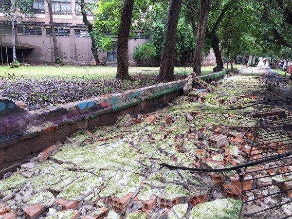 Muro desabou nesta manh&atilde;