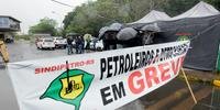Petroleiros estão em greve desde domingo