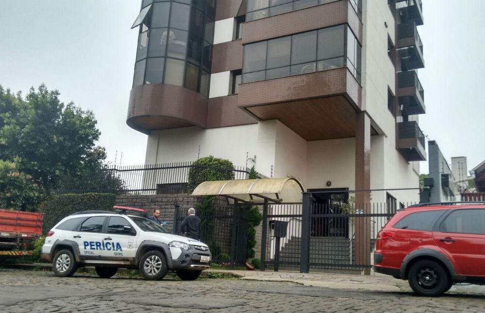 Residencial foi assaltado por seis homens armados