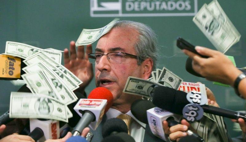Presidente da C&acirc;mara foi atingido na quinta-feira com notas falsas de d&oacute;lares com a sua imagem