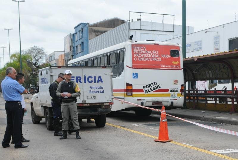 Acidente ocorreu na avenida Farrapos esquina com a Ernesto Alves