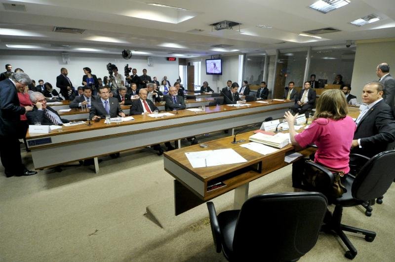 Para evitar atritos com TCU, base impede convoca&ccedil;&atilde;o de sobrinho de Nardes em CPI