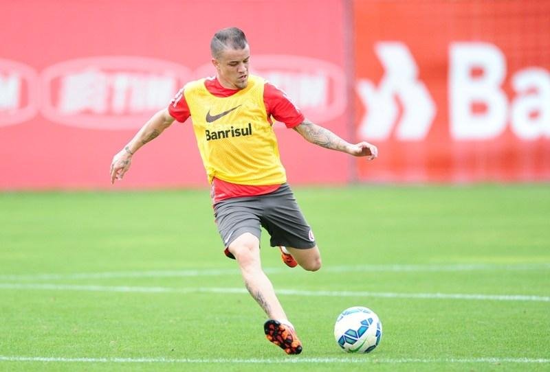 Meia foi confirmado pelo t&eacute;cnico Argel Fucks como titular para o confronto com a Ponte Preta