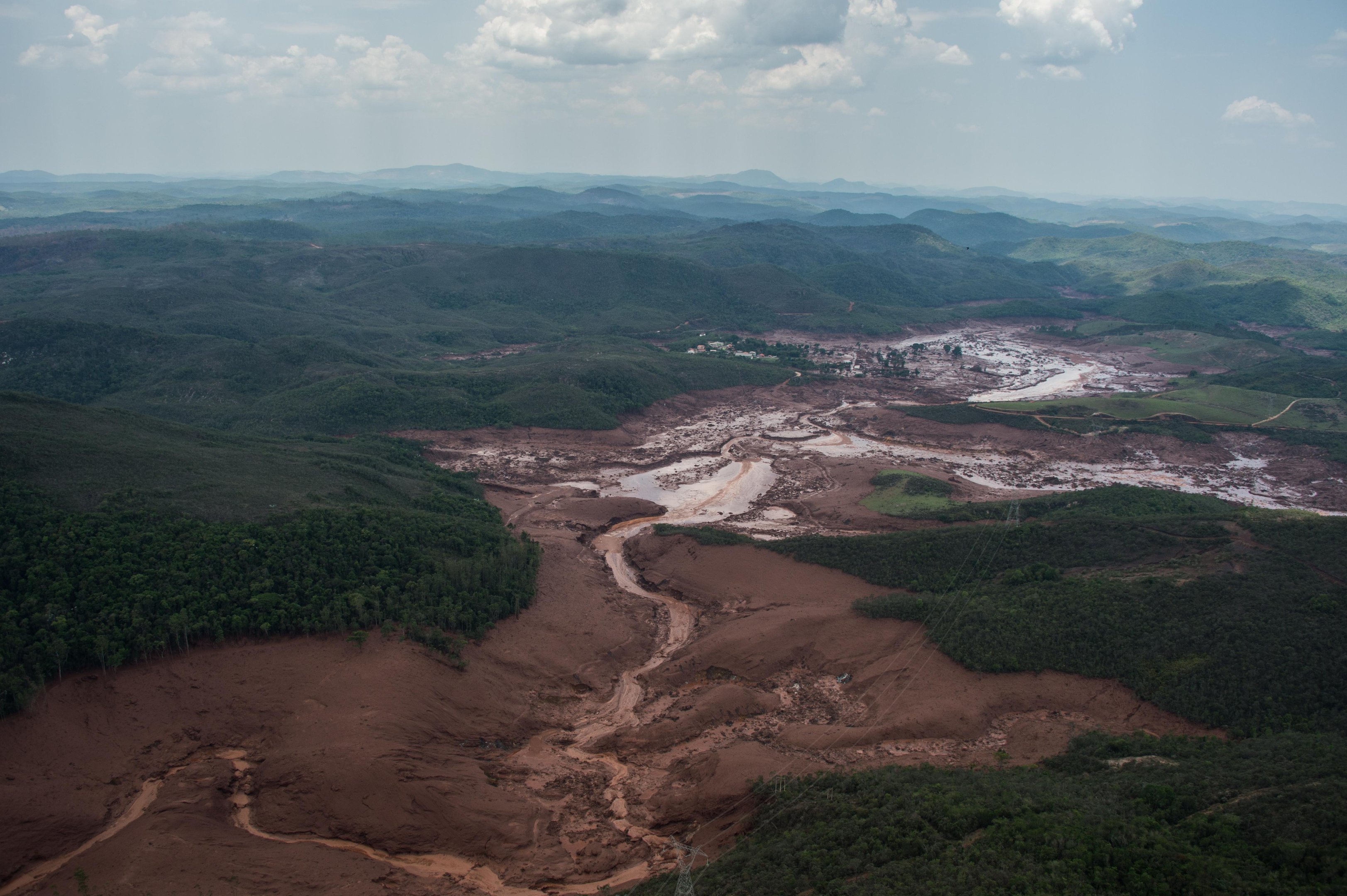 Barragens romperam em Mariana