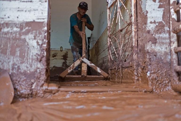 Onda de lama causou um enorme dano ambiental, disse promotoria