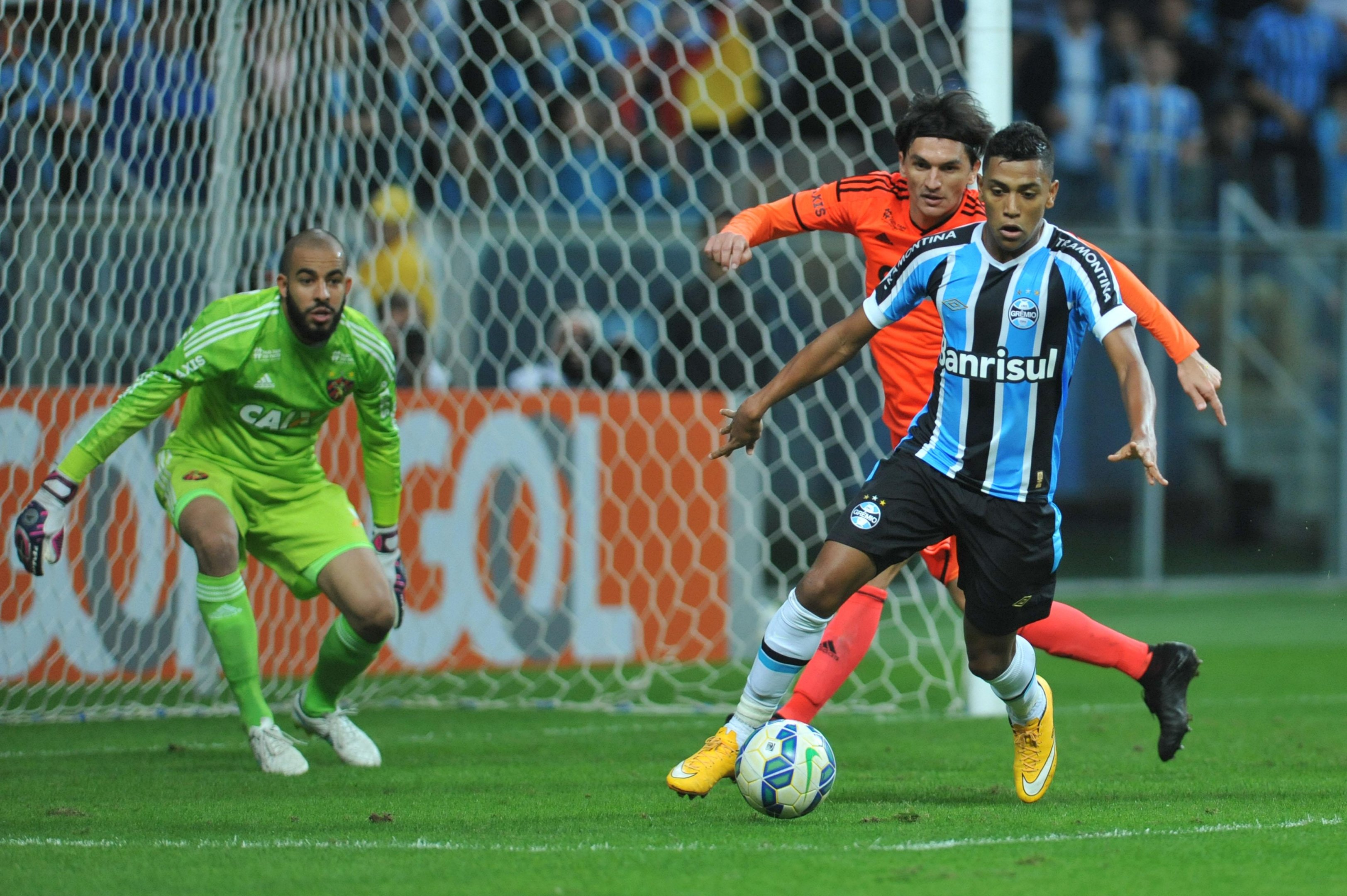Gr&ecirc;mio tenta carimbar passagem para Libertadores diante do Sport