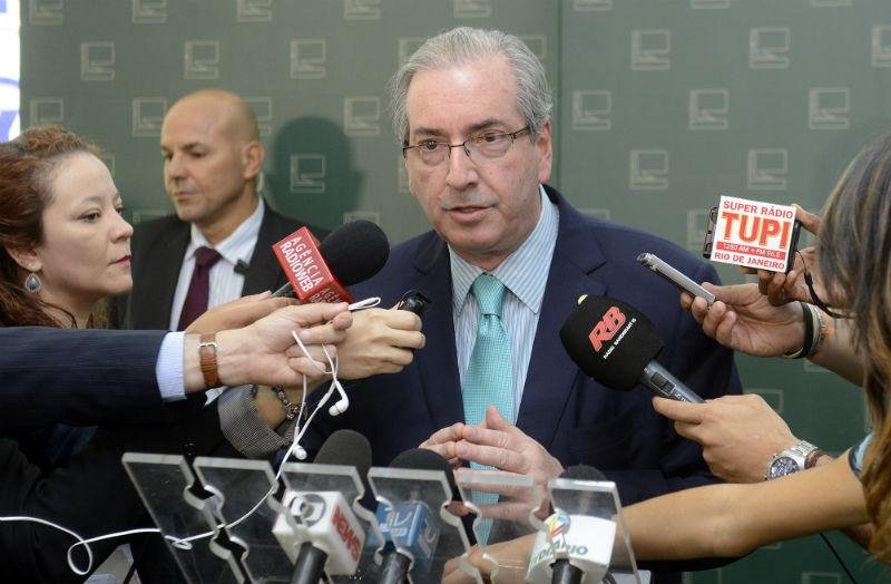 Manifestantes protestam contra Cunha em Curitiba