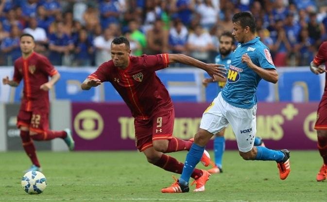 Cruzeiro vence S&atilde;o Paulo por 2 a 1