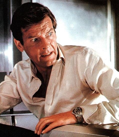 Roger Moore em a&ccedil;&atilde;o com o Rolex Submariner