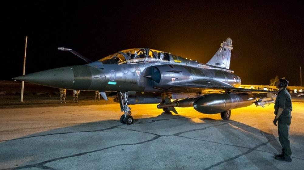 Avia&ccedil;&atilde;o francesa bombardeou complexo petrol&iacute;fero do EI na S&iacute;ria
