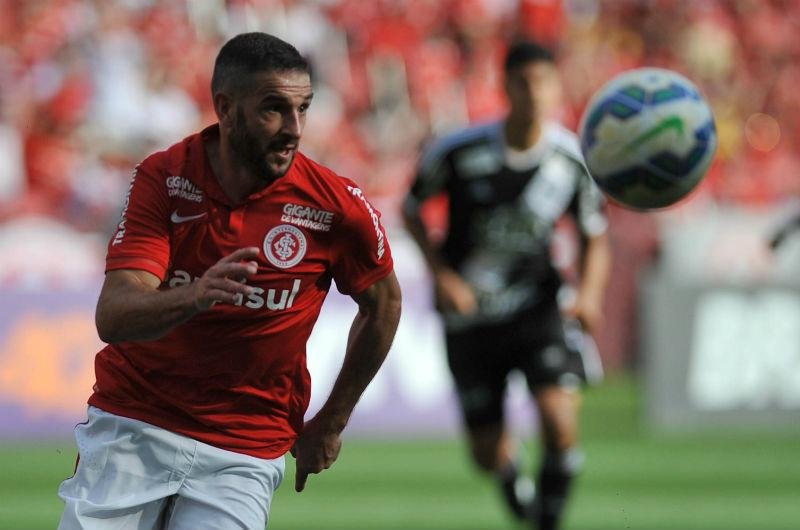 Jornal argentino diz que Lisandro est&aacute; perto de acertar com Racing