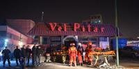 Morre mais uma vítima do incêndio em discoteca na Romênia