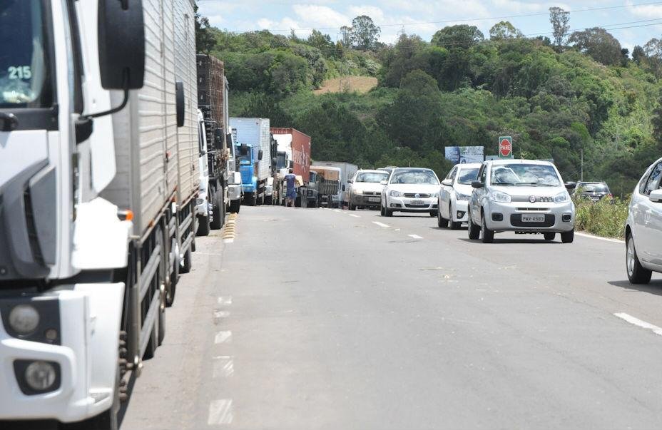 Protesto de caminhoneiros afeta pelo menos 18 pontos no RS