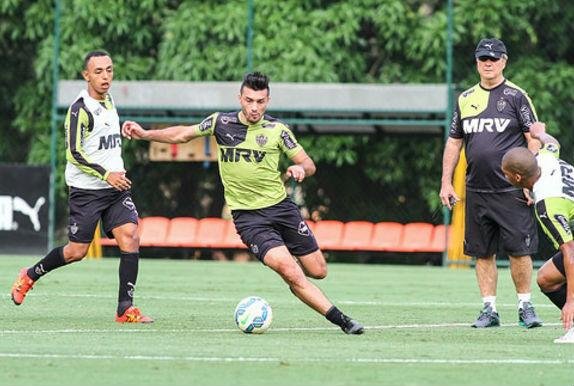 Bolzan descarta D&aacute;tolo e Nen&ecirc;, mas garante Gr&ecirc;mio atento por refor&ccedil;os