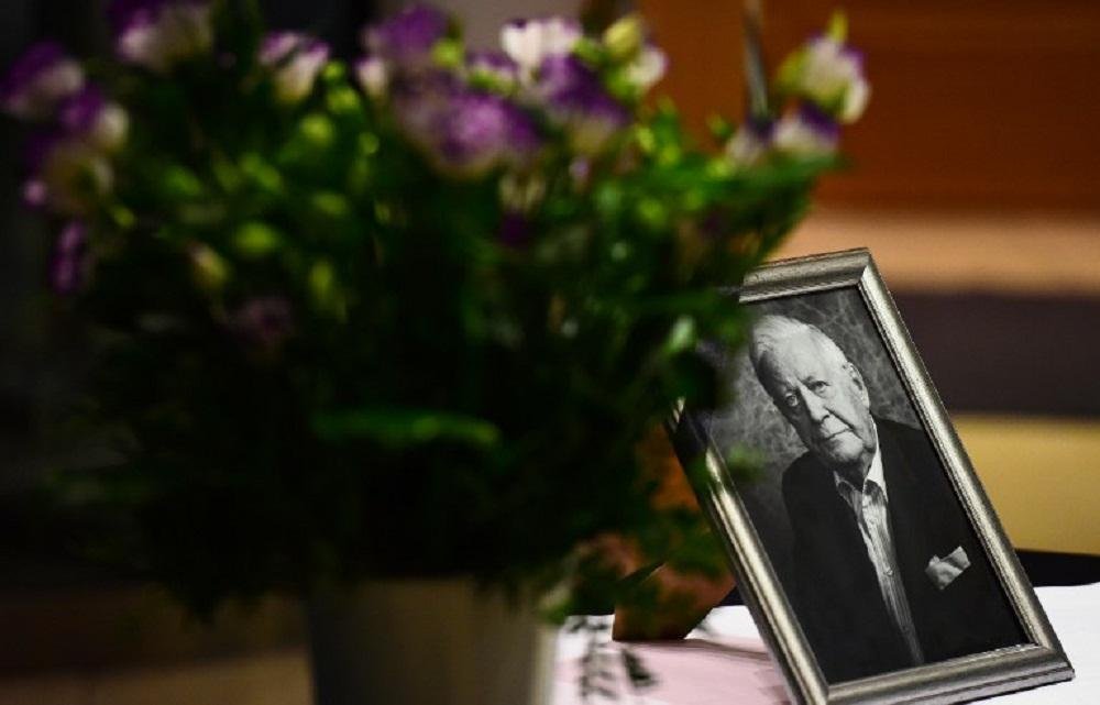Morre ex-chanceler alem&atilde;o Helmut Schmidt