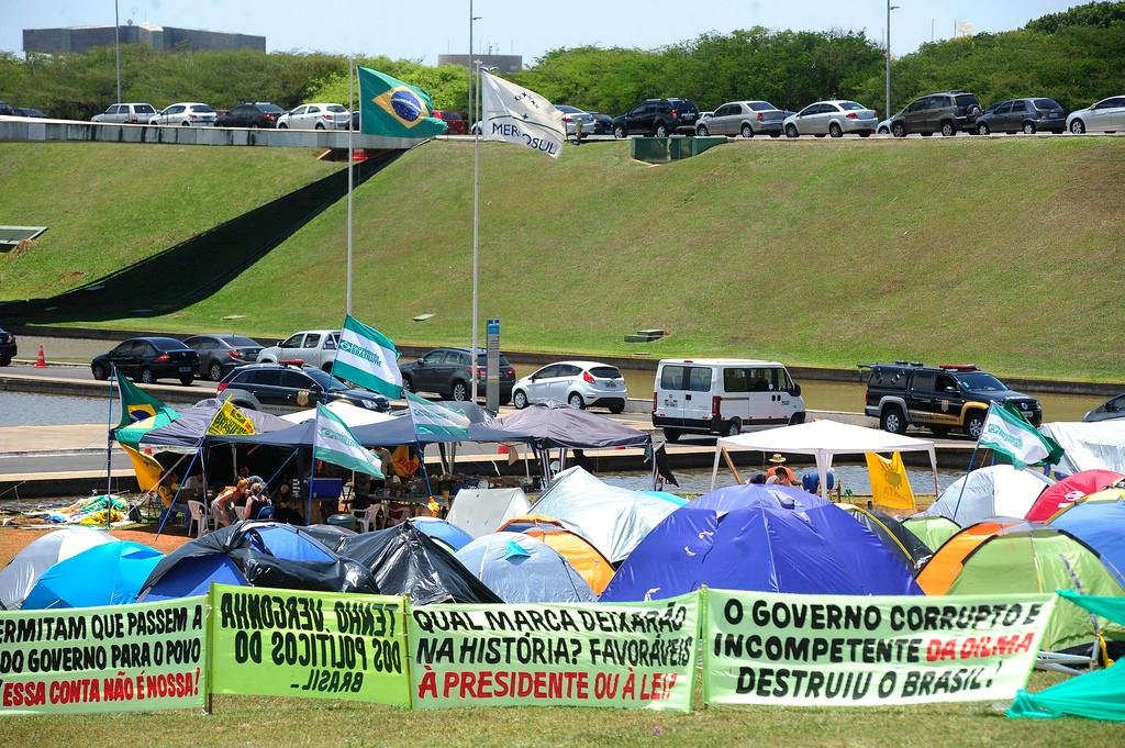Acampamento de manifestantes pr&oacute;-impeachment da presidente Dilma Rousseff pr&oacute;ximo ao Congresso
