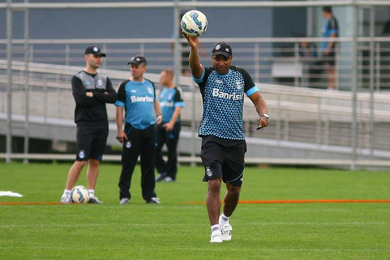 Gr&ecirc;mio tenta renovar com Roger por mais dois anos