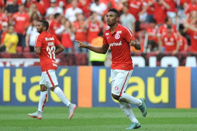 Inter acertou sal&aacute;rios para perman&ecirc;ncia de Vitinho
