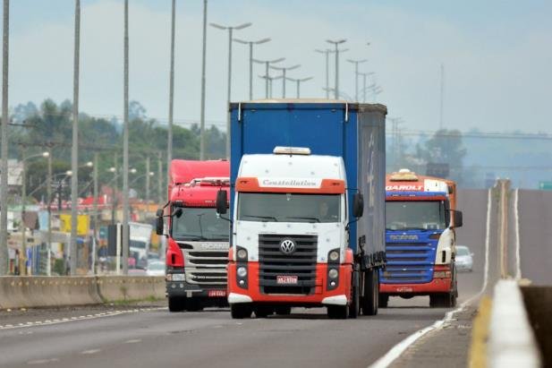 Governo publica MP que endurece puni&ccedil;&atilde;o a motorista que bloquear rodovias