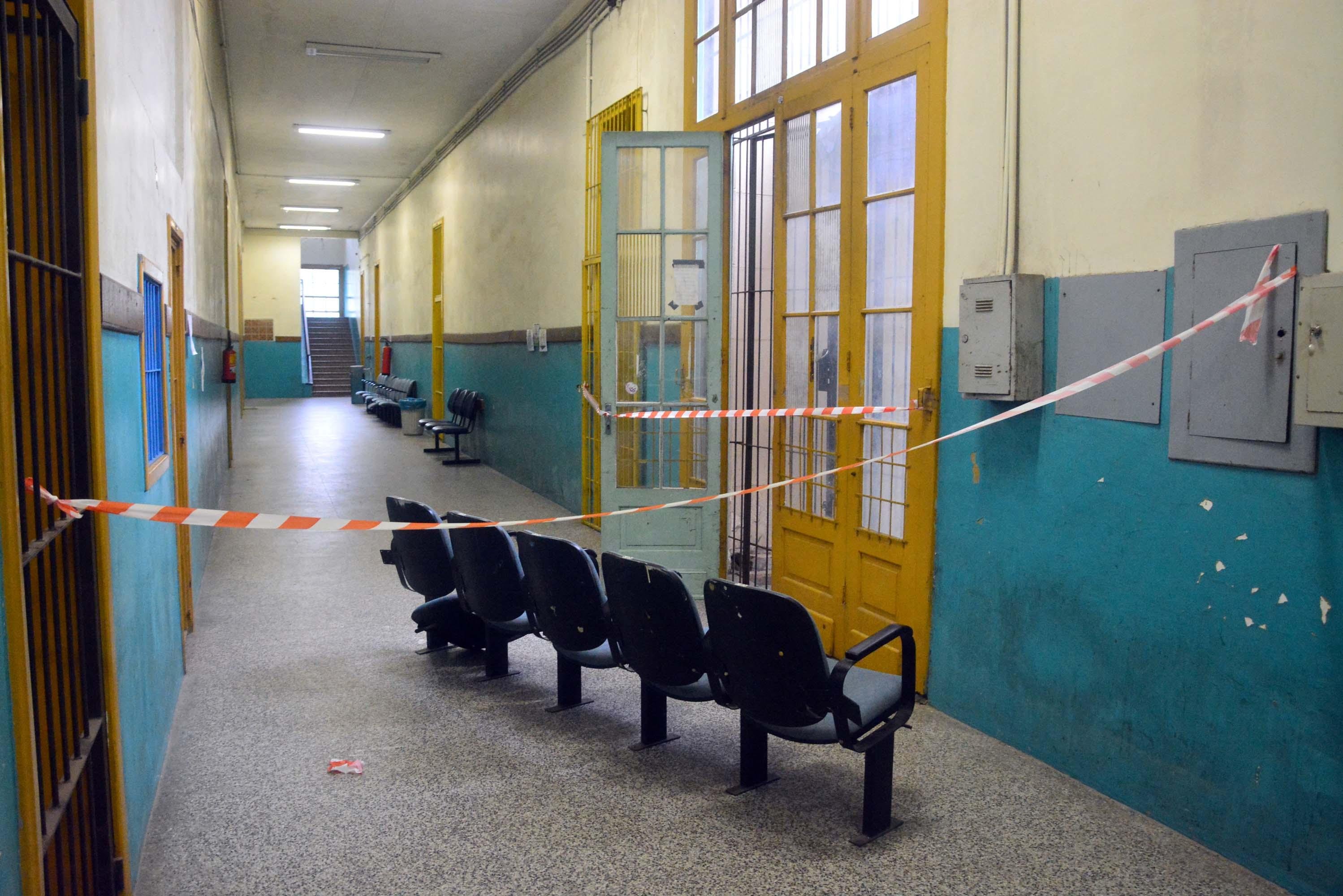 Suspeitos entraram na escola pelo banheiro e tentaram furtar instrumentos musicais  