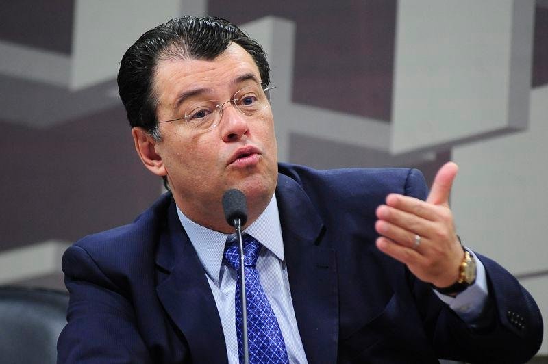 Eduardo Braga atendeu a 17 pedidos para renova&ccedil;&atilde;o de concess&otilde;es de distribuidoras de energia