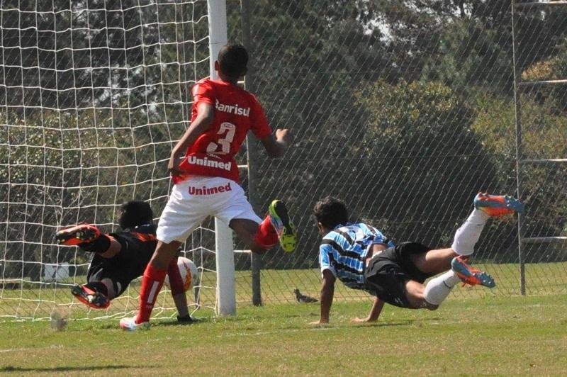Adolescentes tamb&eacute;m ter&atilde;o limitadas as jogadas por partidas para evitar concuss&otilde;es