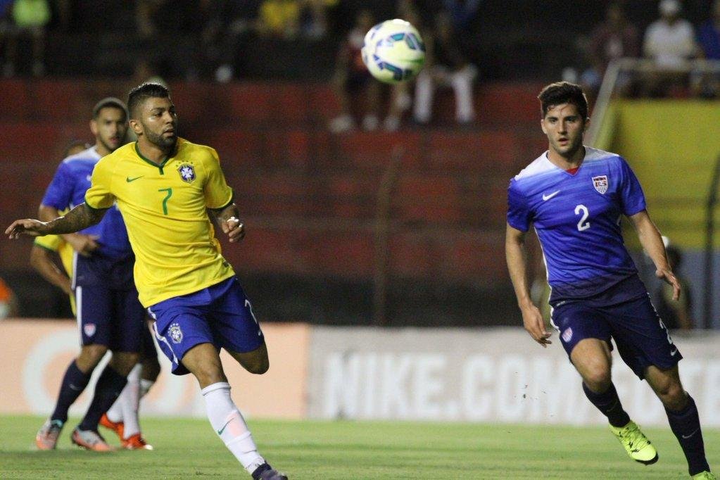 Brasil venceu por 2 a 1 o jogo preparat&oacute;rio, apesar de ter jogador expulso