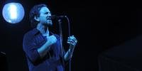 Eddie Vedder esbanjou simpatia e timbre único em show na Capital