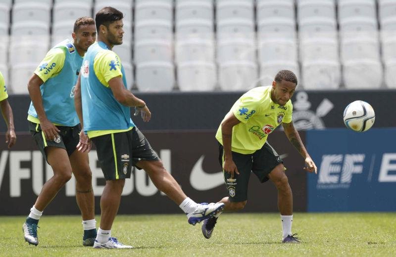 Neymar volta a liderar Brasil diante da Argentina sem Messi
