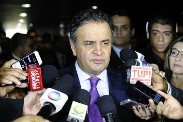 A&eacute;cio observou que pedido de afastamento da presidente Dilma &eacute; decis&atilde;o que Cunha ter&aacute; de tomar