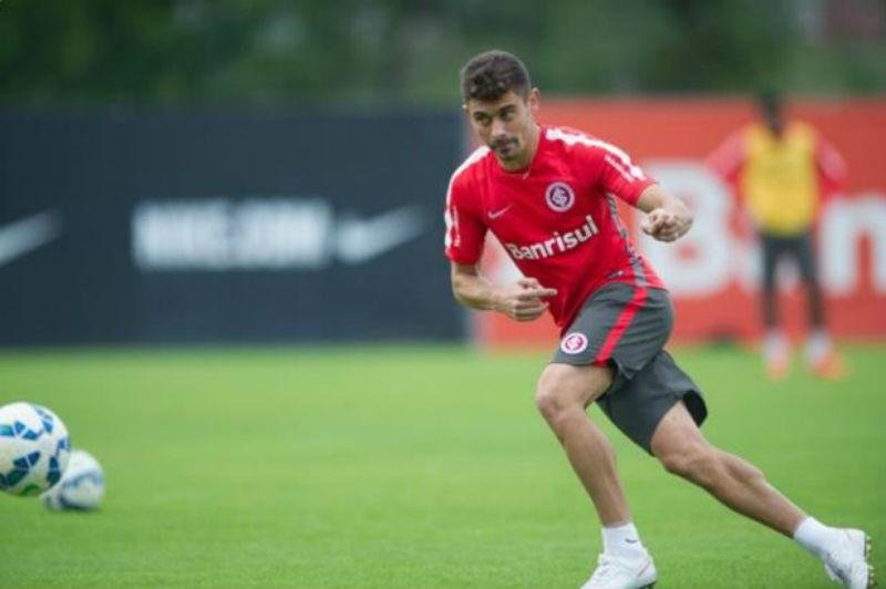 Meia afirma que Inter depende do que mostrar&aacute; no campo para alcan&ccedil;ar a Libertadores