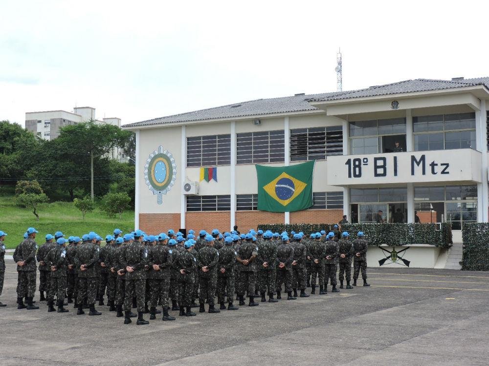Dois integrantes do 18&ordm; Batalh&atilde;o de Sapucaia do Sul comp&otilde;e grupo de 120 soldados