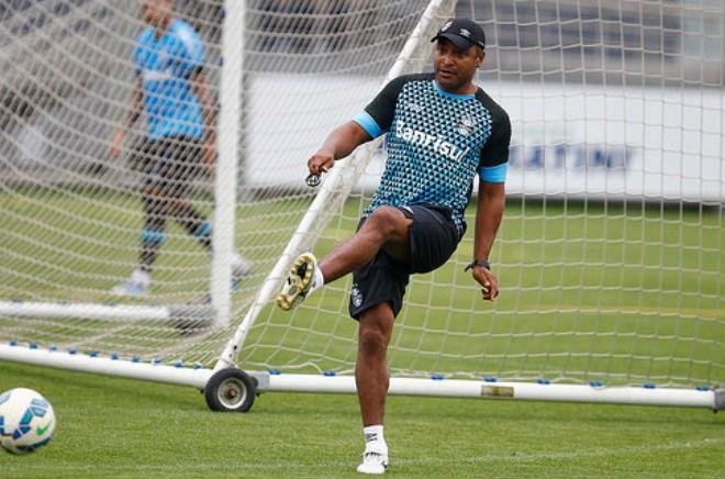 Valores de novo contrato emperram acerto entre Gr&ecirc;mio e Roger