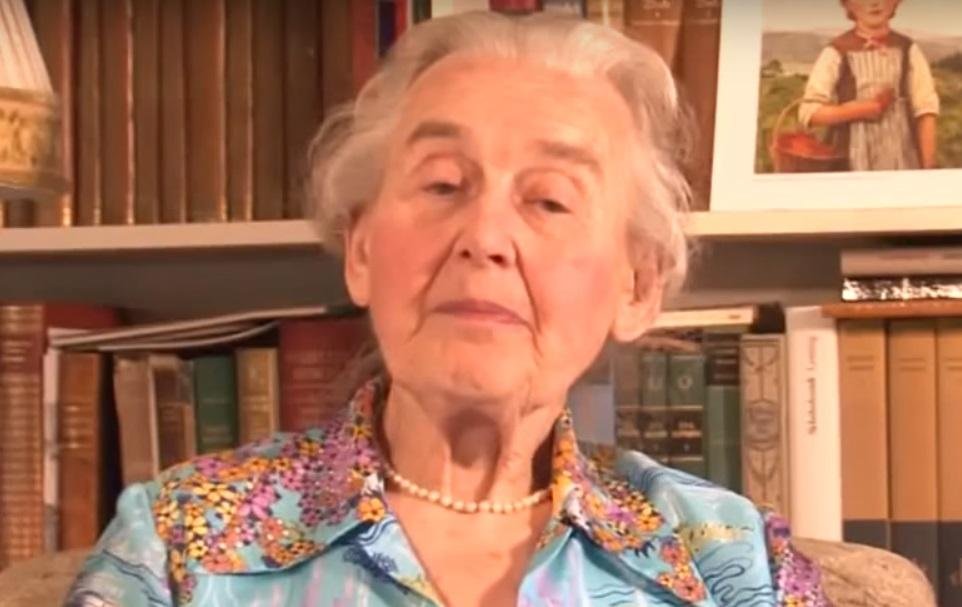 Ursula Haverbeck foi condenada por negar Holocausto na Alemanha