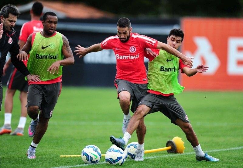 Argel encaminha time do Inter sem Dourado