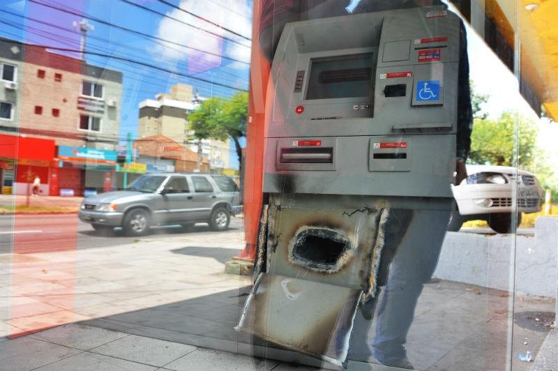 Ag&ecirc;ncia do Santander &eacute; arrombada na zona Sul de Porto Alegre 
