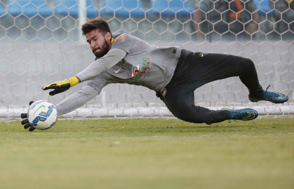 Goleiro disputar&aacute; seu terceiro jogo consecutivo contra o Peru