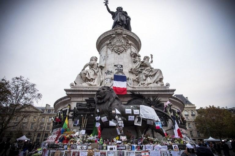 Mais de 130 pessoas morreram nos atentados em Paris