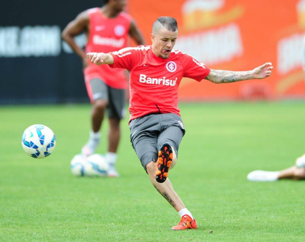 Vaga n&atilde;o &eacute; campeonato e n&atilde;o vamos comemorar, diz D&acute;Ale