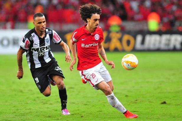 Vald&iacute;via passar&aacute; por cirurgia no joelho esquerdo