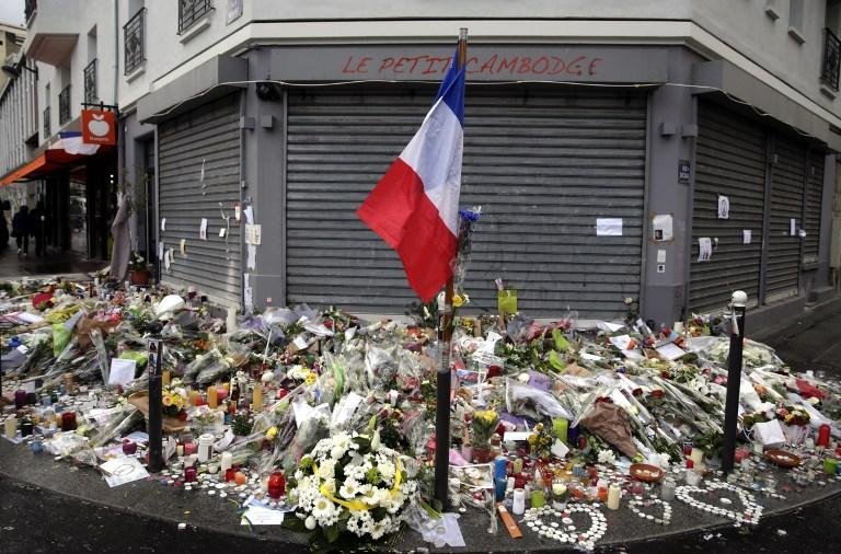 Homenagens seguem em Paris