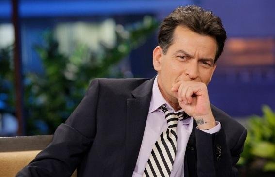 Charlie Sheen confirma que &eacute; HIV positivo