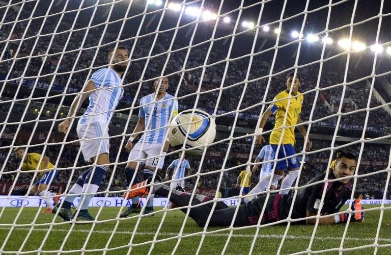 Campanha irregular obriga Sele&ccedil;&atilde;o a vencer Peru em Salvador 