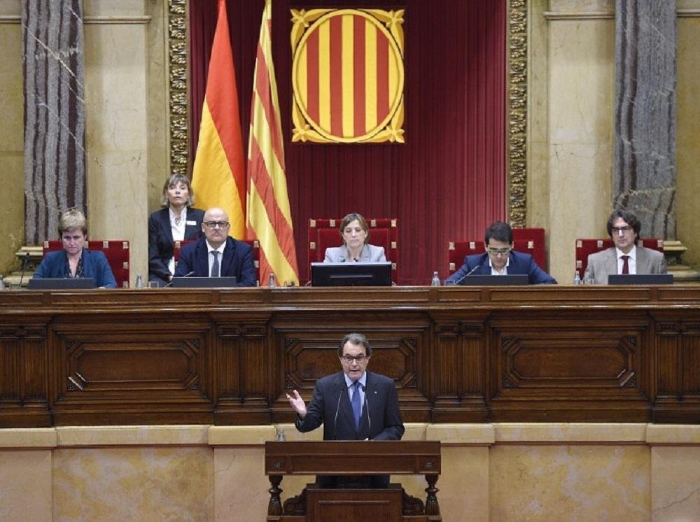 L&iacute;der catal&atilde;o reconhece que n&atilde;o tem apoio para declarar independ&ecirc;ncia