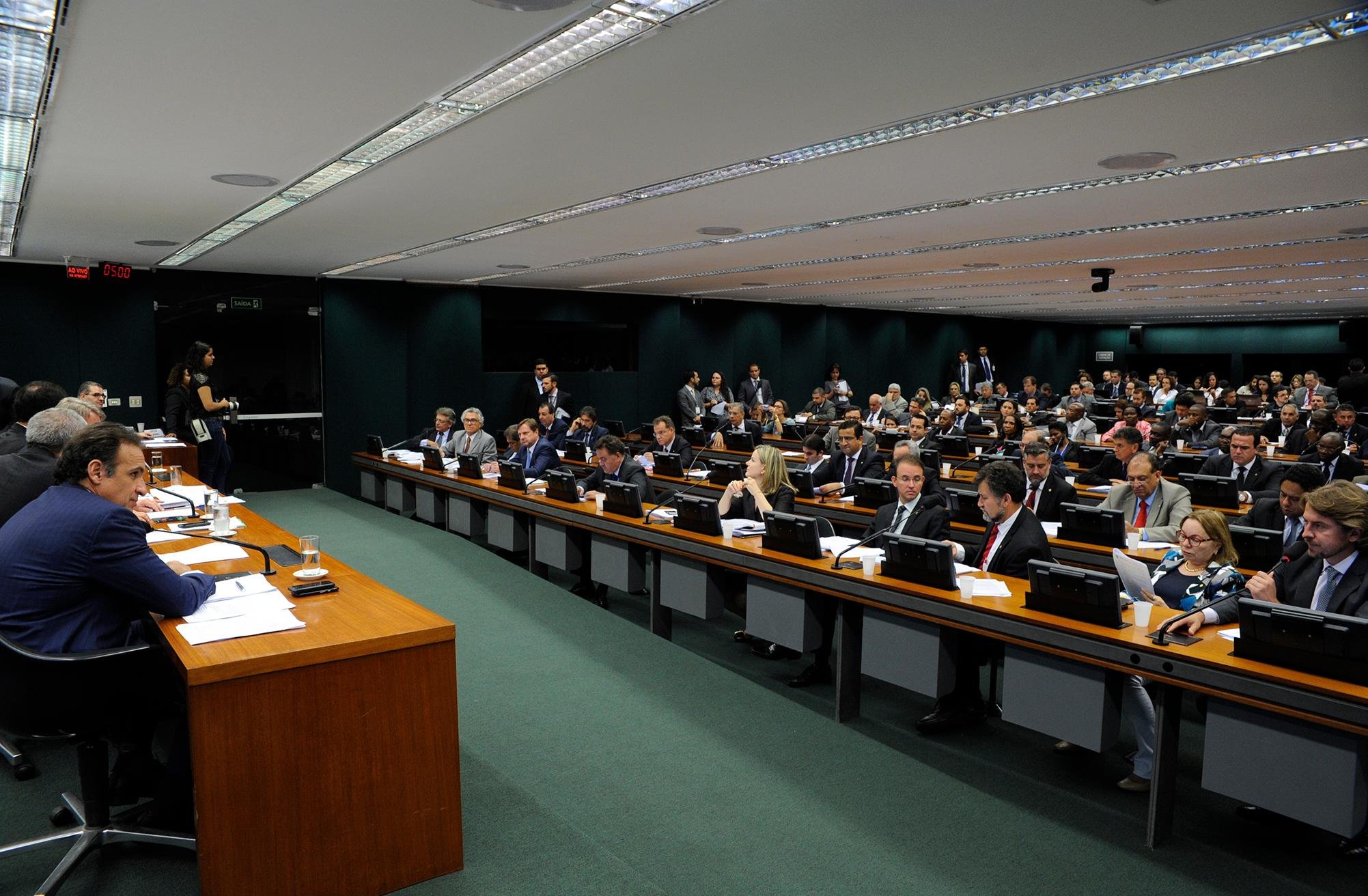 Comiss&atilde;o Mista do Or&ccedil;amento aprova altera&ccedil;&atilde;o da meta fiscal de 2015