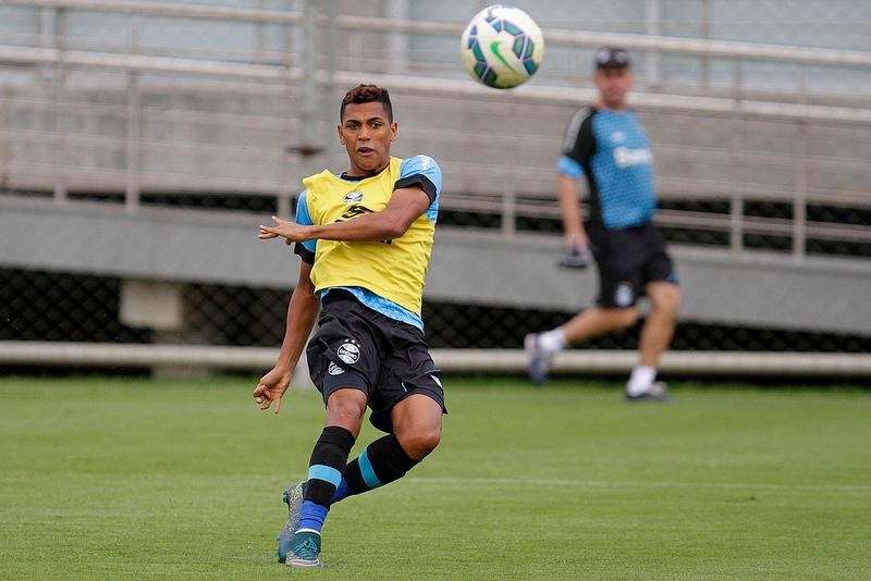 Gr&ecirc;mio tenta efeito suspensivo para Pedro Rocha
