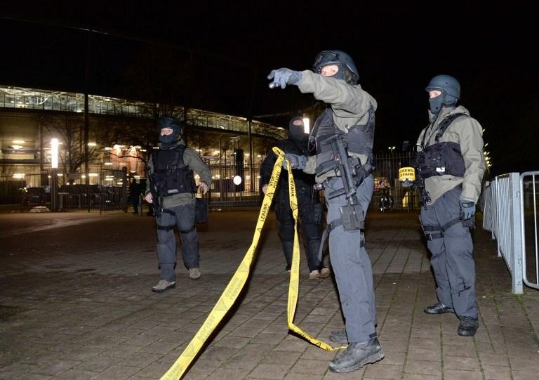 For&ccedil;as de seguran&ccedil;a definiram evacua&ccedil;&atilde;o do est&aacute;dio por amea&ccedil;a de seguran&ccedil;a em Hannover