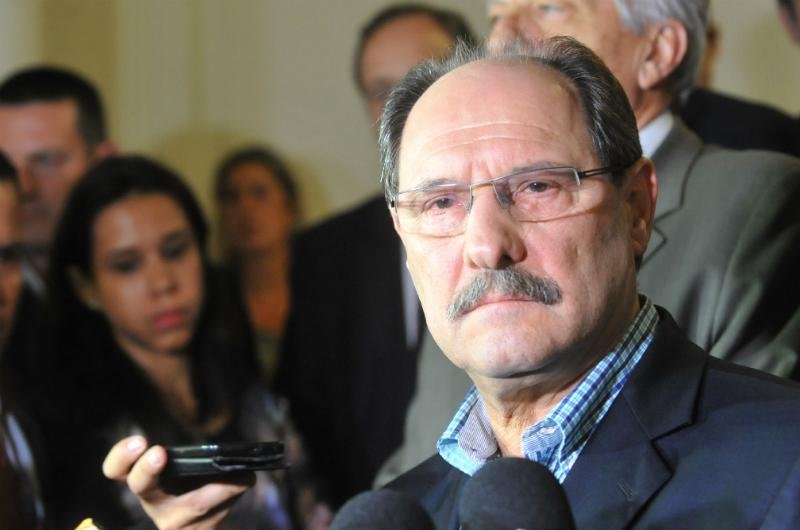 Sartori n&atilde;o v&ecirc; sa&iacute;da para crise fiscal do RS nos pr&oacute;ximos meses
