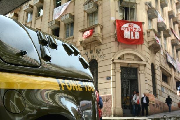 Justi&ccedil;a determinou sa&iacute;da de fam&iacute;lia de pr&eacute;dio invadido