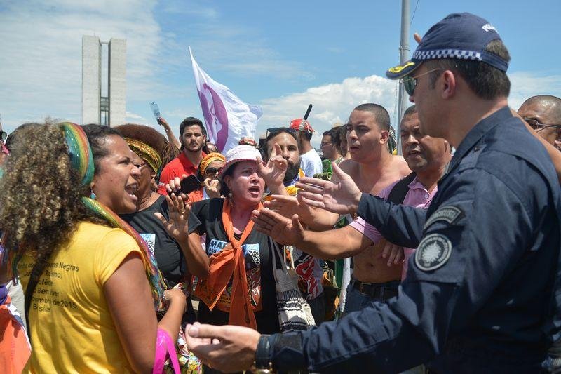 Militante afirma que tumulto na Marcha das Mulheres foi racismo